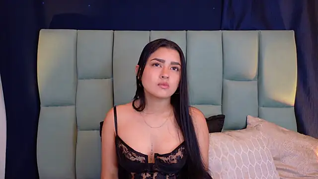 Snapshot of Emilyy05_ chatting on July 16, 12:40 am Emilyy05 online show from July 16, 12:40 am