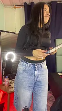 Emilyy05  online show from April 11, 1:35 am