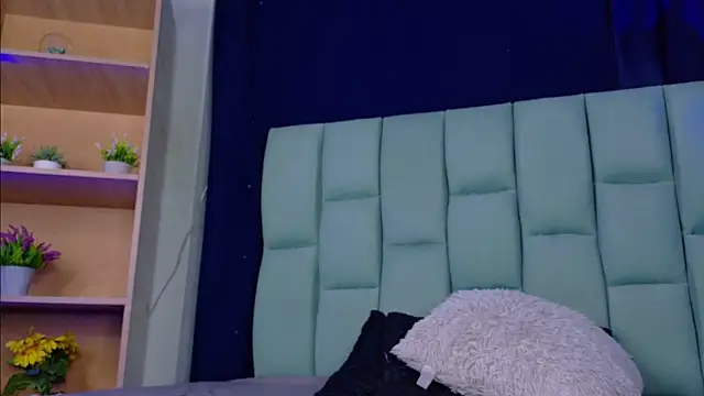 Snapshot of Emilyy05_ chatting on May 22, 1:36 am Emilyy05 online show from May 22, 1:36 am