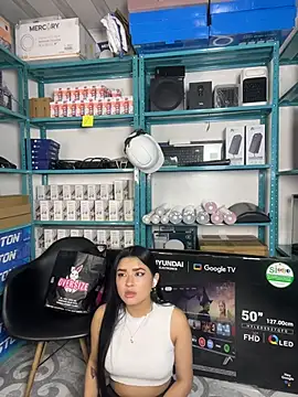 Snapshot of Emilyy05_ chatting on June 5, 3:22 am Emilyy05 online show from June 5, 3:22 am