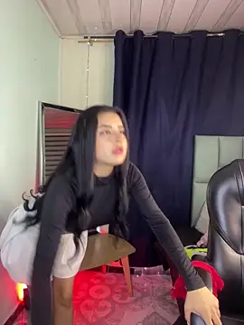 Emilyy05  online show from April 14, 1:10 am