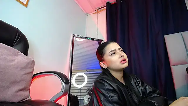 Emilyy05  online show from February 28, 3:39 am