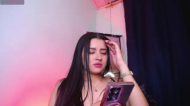 Emilyy05  online show from March 26, 10:18 pm