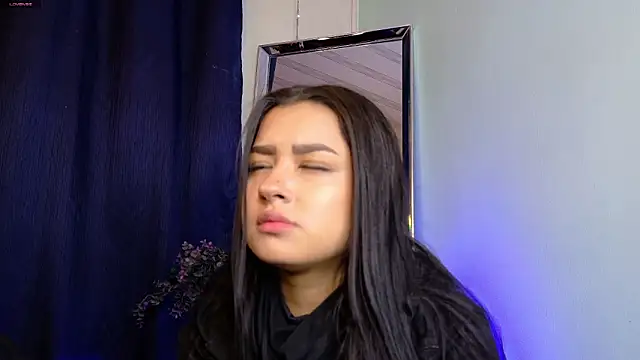 Emilyy05  online show from March 27, 11:38 pm