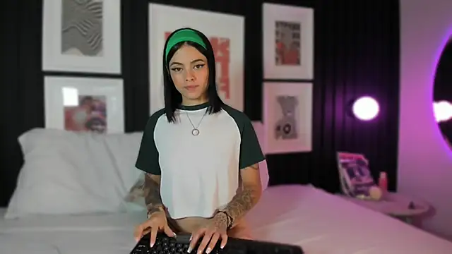 leslie thompson online show from January 6, 8:13 pm