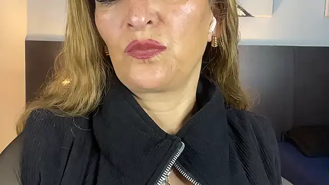 Snapshot of JennaMilf_ chatting on June 14, 2:46 am JennaMilf online show from June 14, 2:46 am
