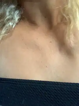 Snapshot of bety13 chatting on February 25, 9:09 am bety13 online show from February 25, 9:09 am