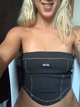 Snapshot of bety13 chatting on February 28, 8:47 am bety13 online show from February 28, 8:47 am