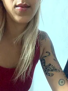 Snapshot of bety13 chatting on January 6, 11:53 pm bety13 online show from January 6, 11:53 pm