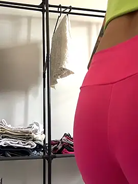 Snapshot of bety13 chatting on February 4, 12:44 pm bety13 online show from February 4, 12:44 pm