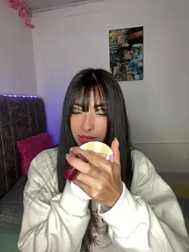 junorise23 online show from March 30, 4:25 am