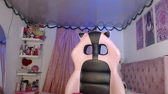 Snapshot of violett_brown9 chatting on June 15, 6:57 am violett brown9 online show from June 15, 6:57 am
