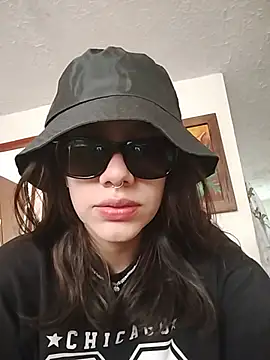 Snapshot of valerria_44 chatting on July 8, 5:24 pm valerria 44 online show from July 8, 5:24 pm