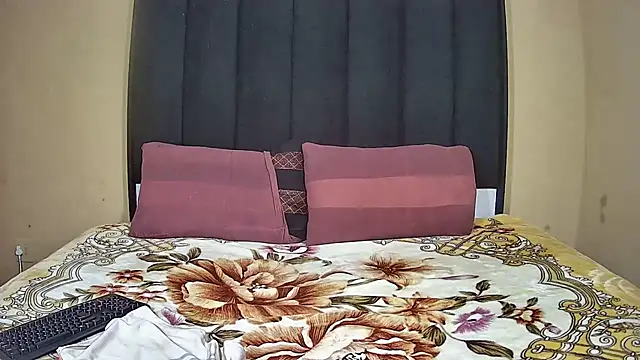 DesiredQueen27 online show from March 18, 1:35 pm