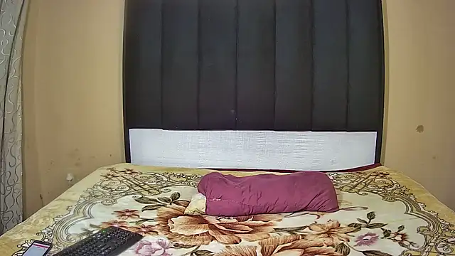 DesiredQueen27 online show from April 9, 4:14 am