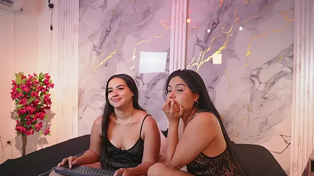 Scarlet and naomi online show from January 14, 5:11 am