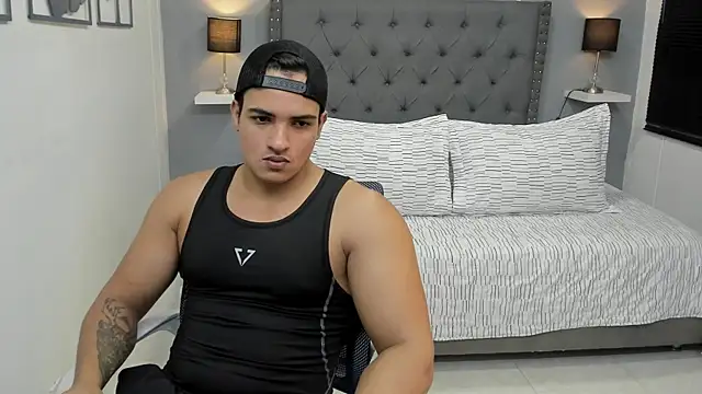 maxximo strong  online show from December 21, 7:59 pm