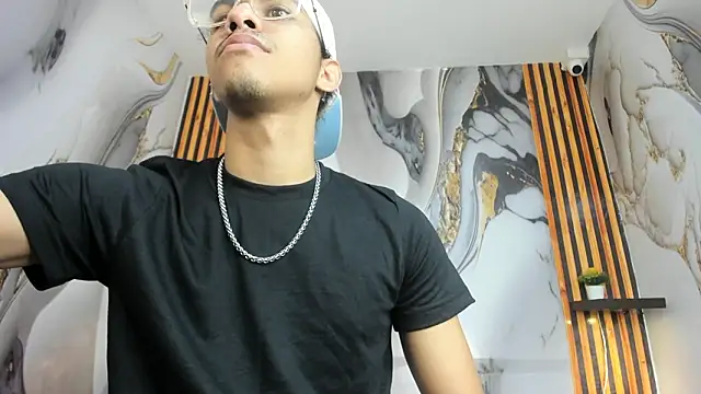 Victor LatinBoy online show from February 1, 11:52 am