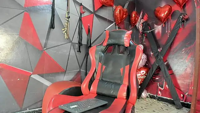 Victor LatinBoy online show from February 15, 7:57 pm