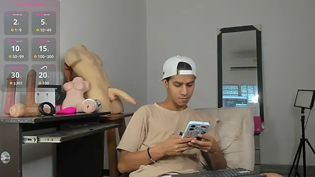 Victor LatinBoy online show from April 3, 4:52 am