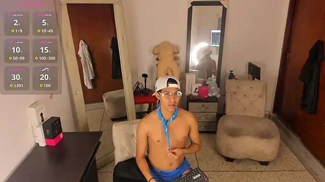 Victor LatinBoy online show from April 10, 4:52 am