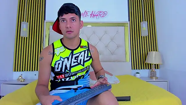 Sweet kevin1 online show from December 20, 4:04 am