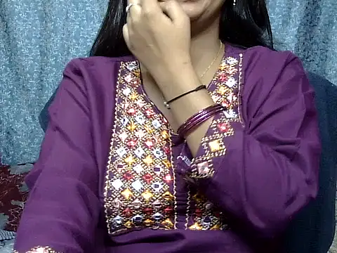 cute Dirty Diva online show from May 7, 4:10 pm