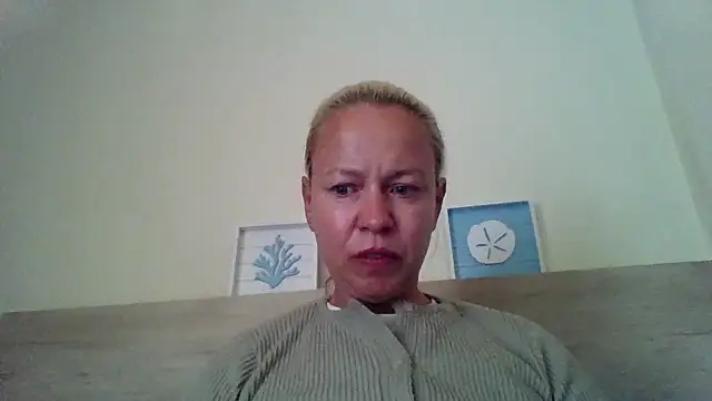 Snapshot of jennyblondeuk chatting on April 30, 5:09 pm jennyblondeuk online show from April 30, 5:09 pm