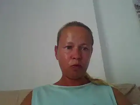 Snapshot of jennyblondeuk chatting on June 19, 5:41 pm jennyblondeuk online show from June 19, 5:41 pm
