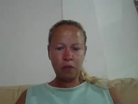 Snapshot of jennyblondeuk chatting on June 16, 8:09 pm jennyblondeuk online show from June 16, 8:09 pm