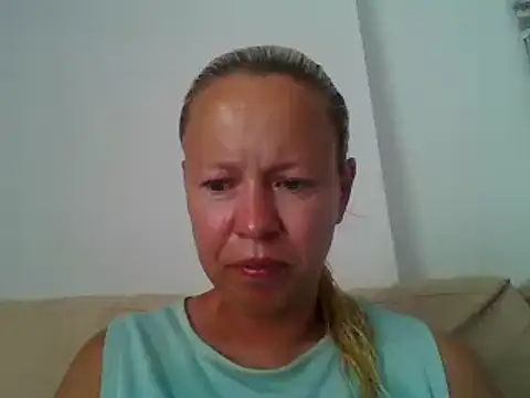 Snapshot of jennyblondeuk chatting on June 2, 2:39 pm jennyblondeuk online show from June 2, 2:39 pm