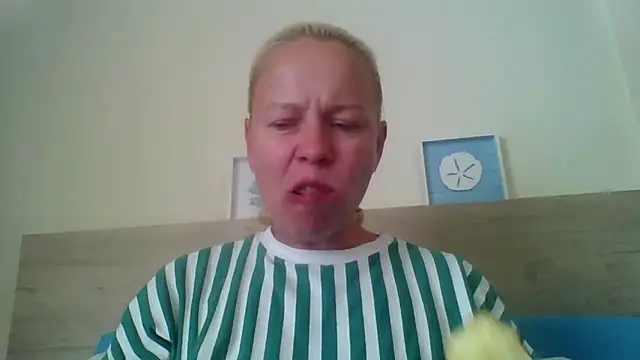 Snapshot of jennyblondeuk chatting on April 23, 3:24 pm jennyblondeuk online show from April 23, 3:24 pm