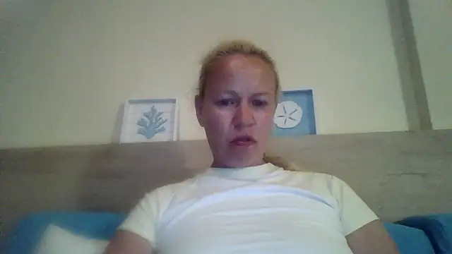 Snapshot of jennyblondeuk chatting on April 30, 8:57 pm jennyblondeuk online show from April 30, 8:57 pm