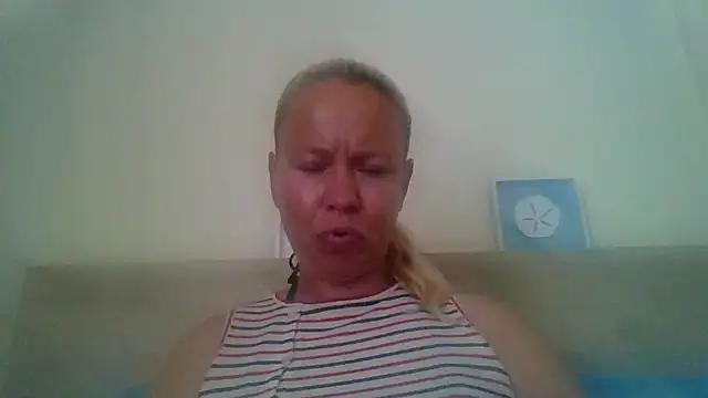 Snapshot of jennyblondeuk chatting on May 4, 1:58 pm jennyblondeuk online show from May 4, 1:58 pm