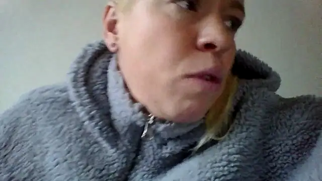 jennyblondeuk online show from February 1, 3:21 pm