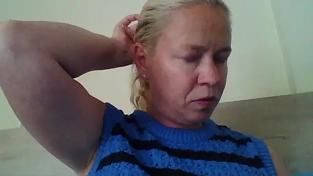 Snapshot of jennyblondeuk chatting on April 26, 4:59 pm jennyblondeuk online show from April 26, 4:59 pm