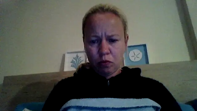 Snapshot of jennyblondeuk chatting on May 11, 7:22 pm jennyblondeuk online show from May 11, 7:22 pm