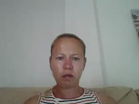 Snapshot of jennyblondeuk chatting on May 28, 4:35 pm jennyblondeuk online show from May 28, 4:35 pm