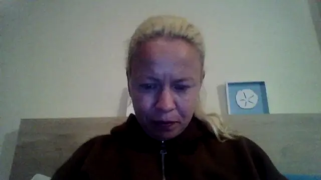 Snapshot of jennyblondeuk chatting on April 29, 9:43 pm jennyblondeuk online show from April 29, 9:43 pm