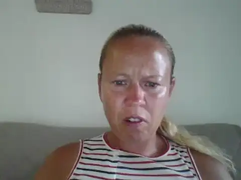 Snapshot of jennyblondeuk chatting on June 29, 7:24 pm jennyblondeuk online show from June 29, 7:24 pm