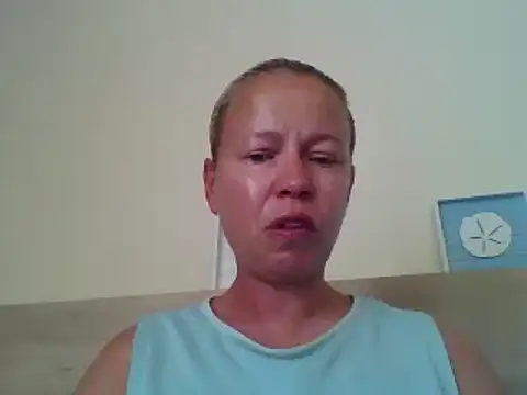 Snapshot of jennyblondeuk chatting on May 21, 3:20 pm jennyblondeuk online show from May 21, 3:20 pm