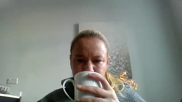 jennyblondeuk online show from March 26, 4:05 pm