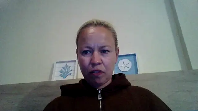 Snapshot of jennyblondeuk chatting on May 8, 6:56 pm jennyblondeuk online show from May 8, 6:56 pm