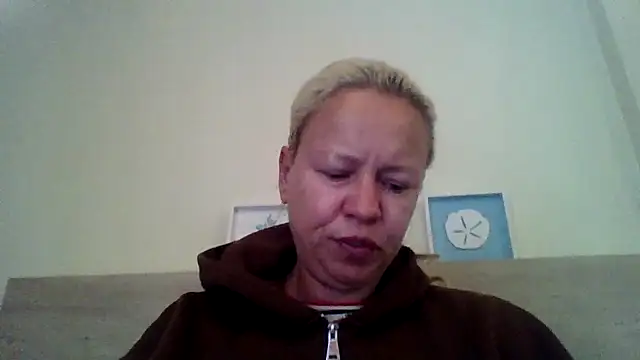 Snapshot of jennyblondeuk chatting on May 9, 11:35 am jennyblondeuk online show from May 9, 11:35 am