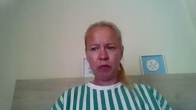 Snapshot of jennyblondeuk chatting on April 28, 4:33 pm jennyblondeuk online show from April 28, 4:33 pm