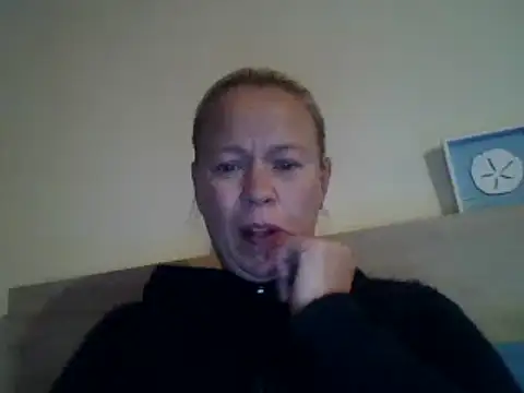 Snapshot of jennyblondeuk chatting on May 15, 8:07 pm jennyblondeuk online show from May 15, 8:07 pm