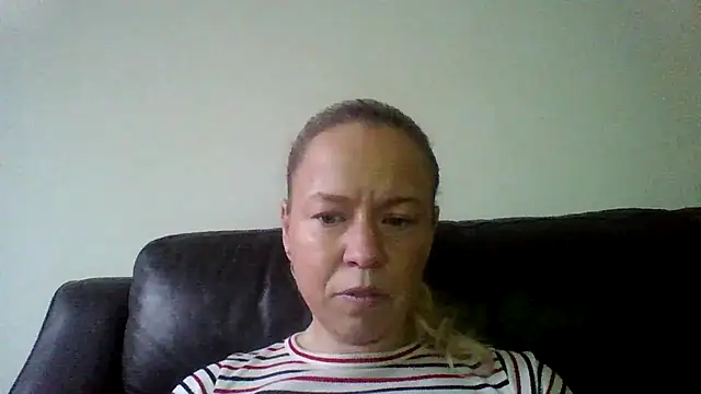 jennyblondeuk online show from January 18, 3:15 pm