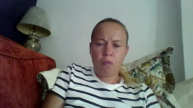 Snapshot of jennyblondeuk chatting on July 16, 4:15 pm jennyblondeuk online show from July 16, 4:15 pm