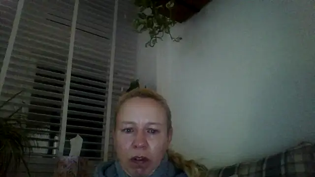 jennyblondeuk online show from February 18, 10:50 pm