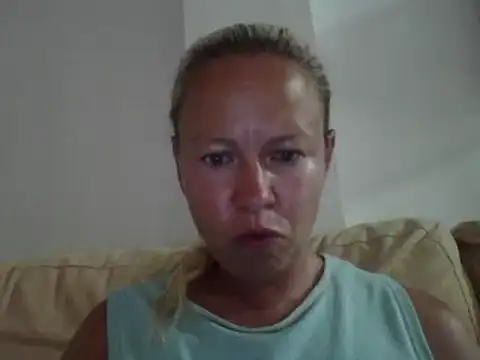 Snapshot of jennyblondeuk chatting on June 7, 8:25 pm jennyblondeuk online show from June 7, 8:25 pm